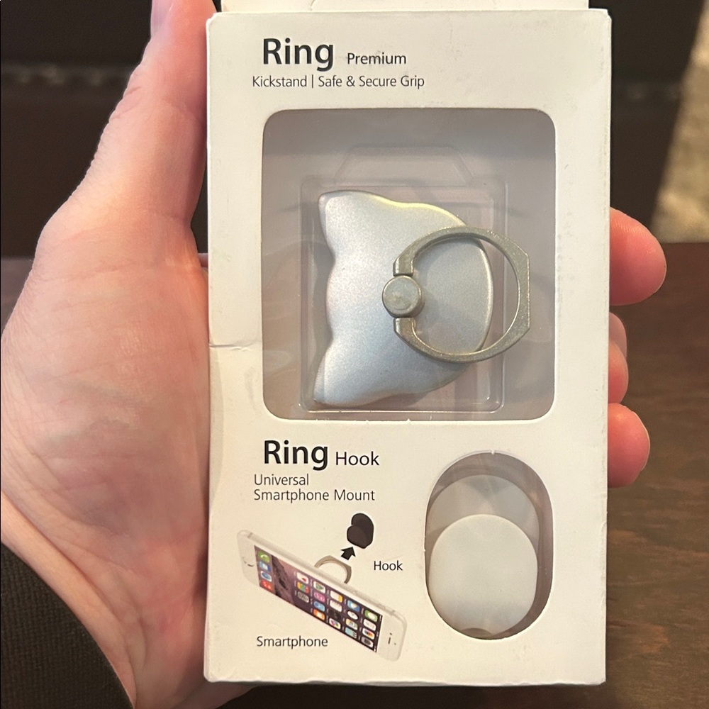 NWT.  Ring Premium Silver Cat Shaped Smartphone Kickstand